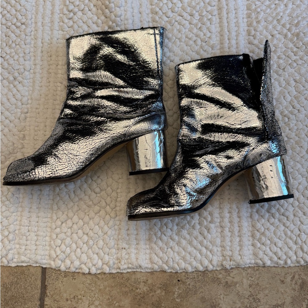 Maison Martin Margiela Silver Heeled tabi boots - Picture 5 of 8